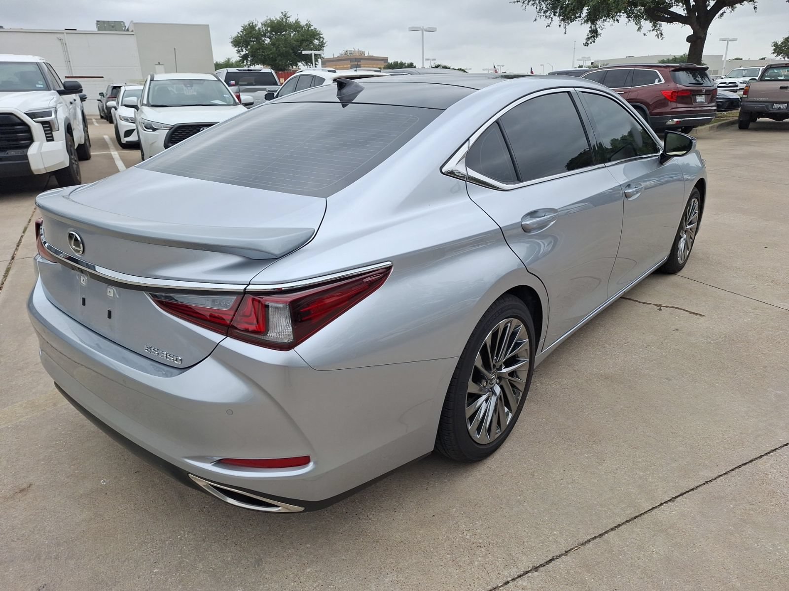 Used 2025 Lexus ES 350 Ultra Luxury FWD image 6