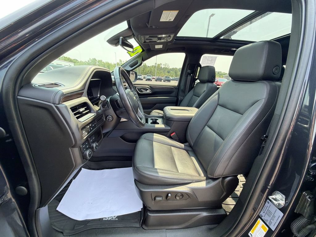 Used 2022 Chevrolet Suburban LT w/ Luxury Package AWD/4WD image 17