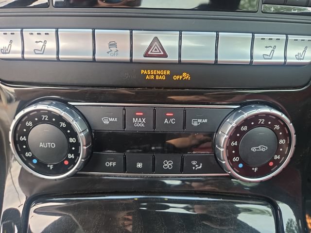 Used 2015 Mercedes-Benz SLK 250 w/ Premium Package image 25