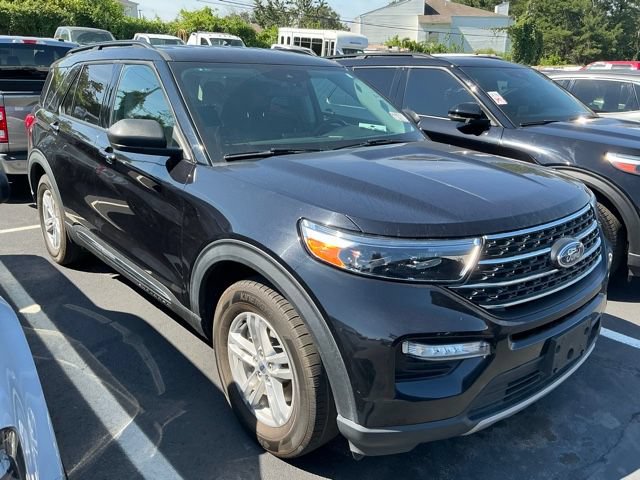 Used 2024 Ford Explorer XLT w/ Equipment Group 202A RWD image 4