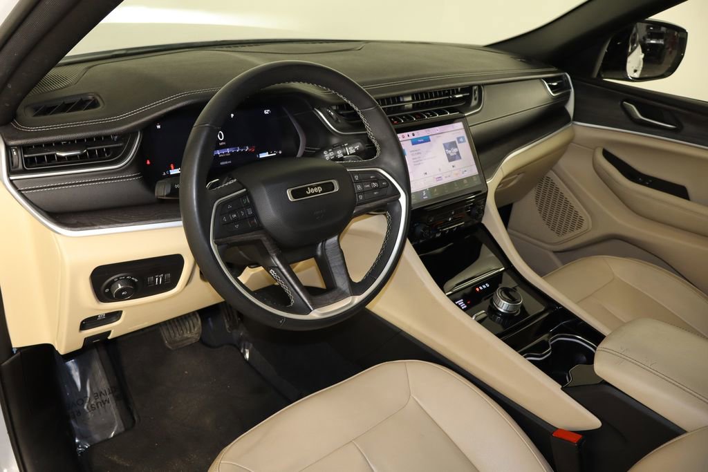 Used 2023 Jeep Grand Cherokee Limited image 23