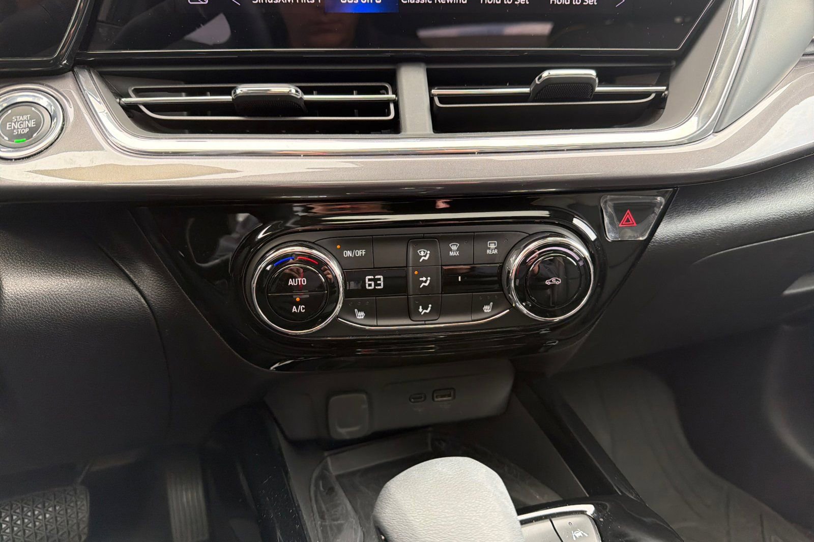 Used 2025 Chevrolet Trax ACTIV w/ Sunroof Package FWD image 27