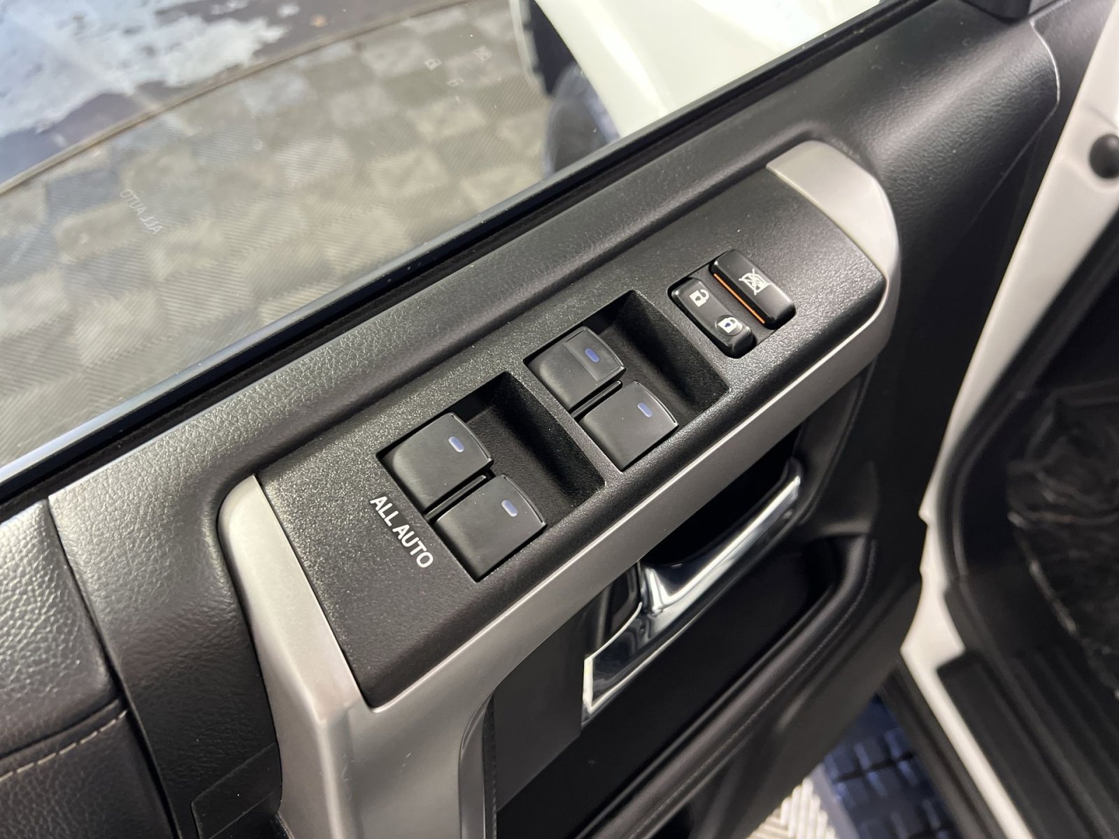 Used 2019 Toyota 4Runner SR5 image 15