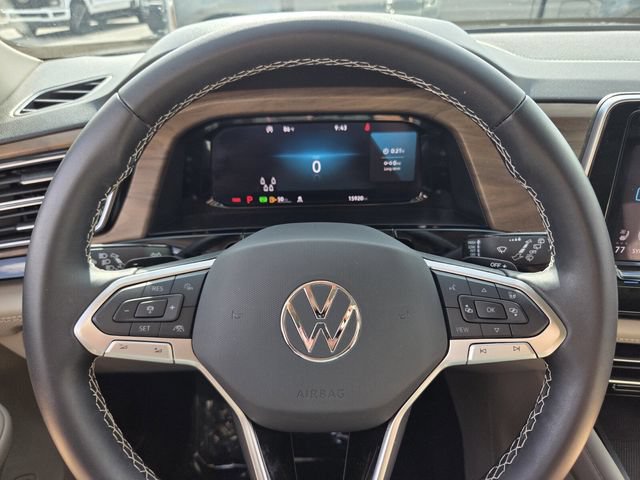 Used 2024 Volkswagen Atlas SE w/ Panoramic Sunroof Package FWD image 28