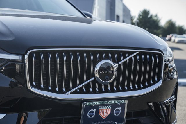 Used 2023 Volvo XC60 B6 Ultimate w/ Protection Package Premier image 12