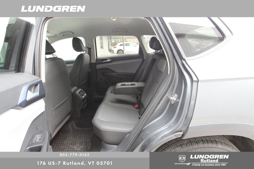 Used 2024 Volkswagen Taos SE image 35
