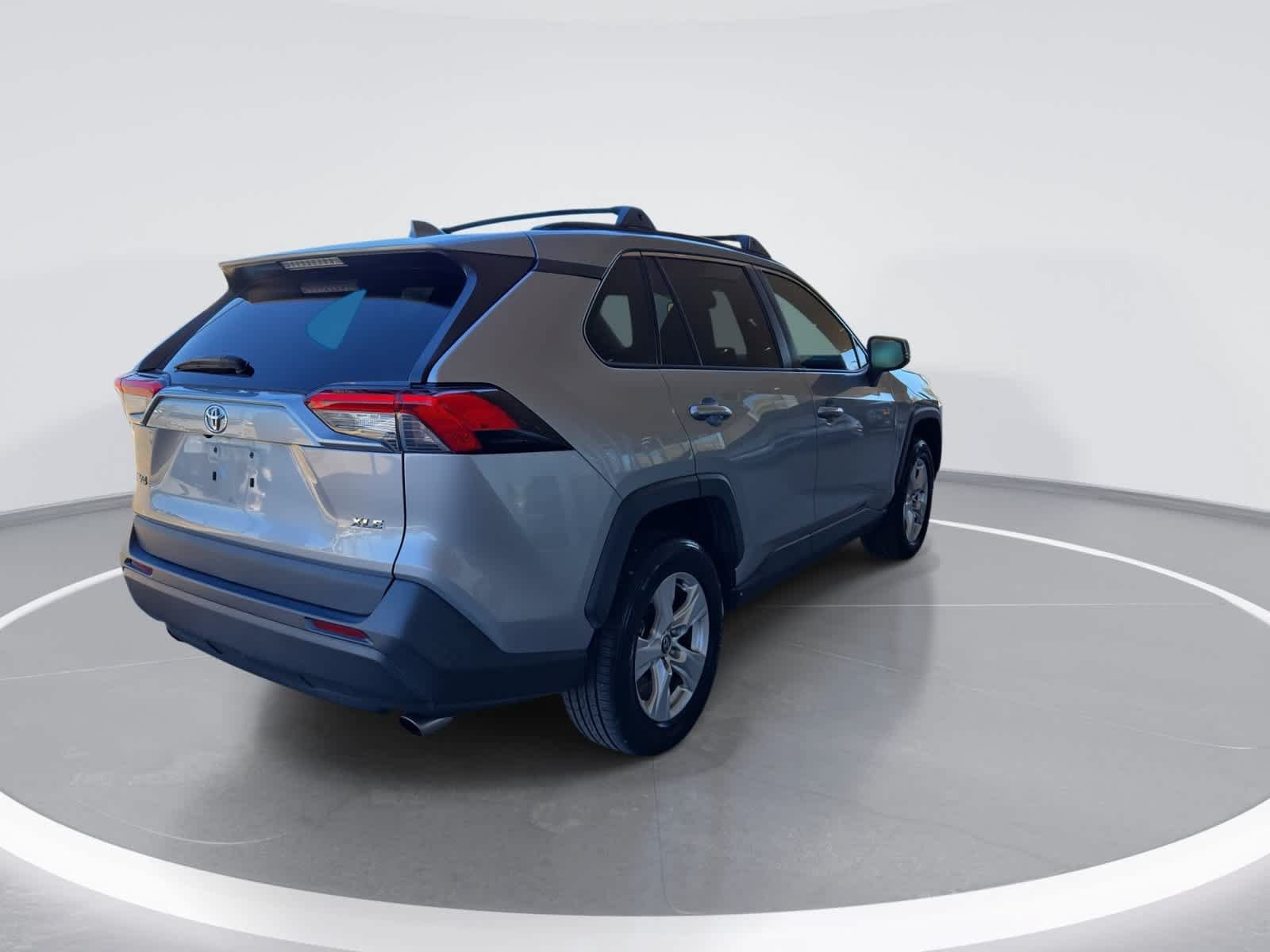Used 2020 Toyota RAV4 XLE w/ Convenience Package FWD image 8