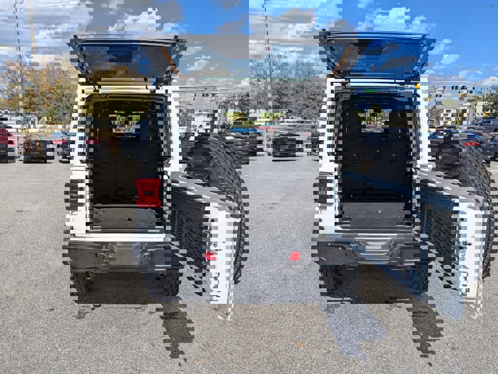 Used 2025 Jeep Wrangler Sahara image 8