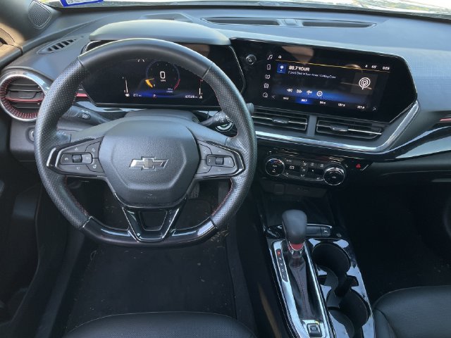 Used 2024 Chevrolet Trax RS w/ Sunroof Package FWD image 11