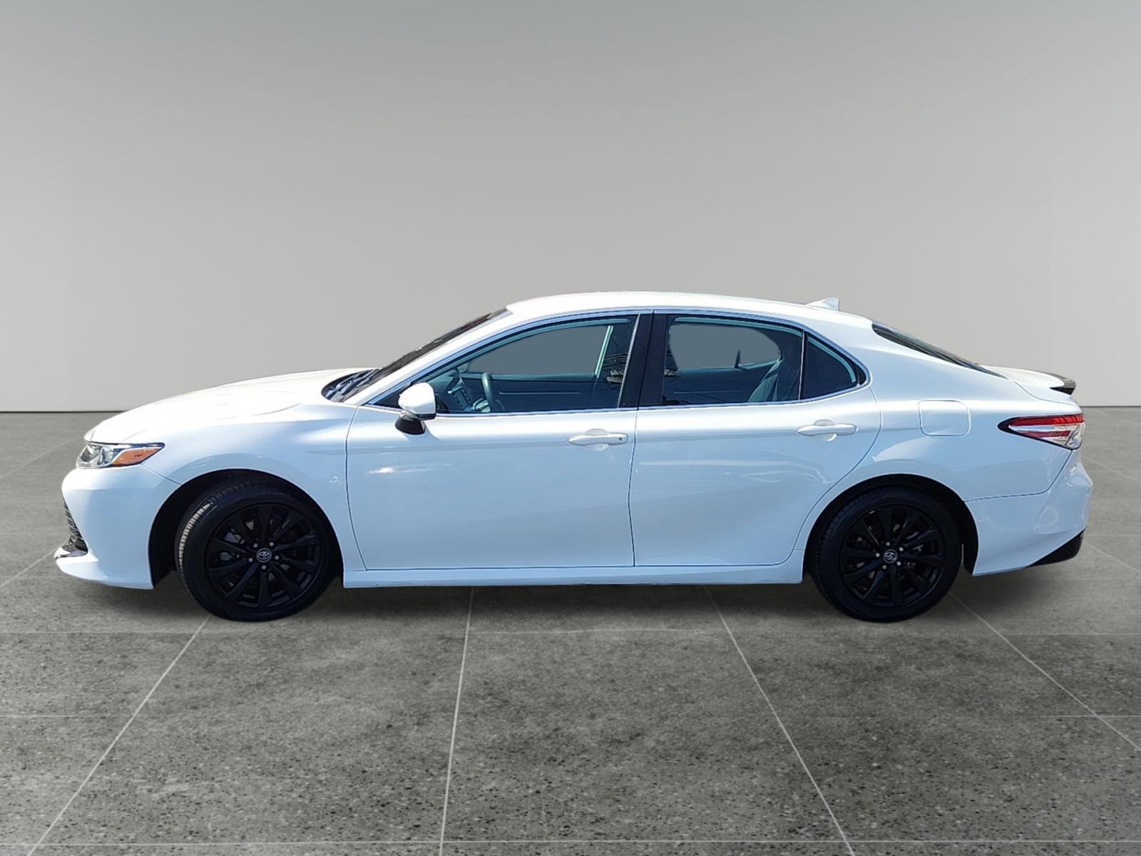 Used 2020 Toyota Camry LE FWD image 4