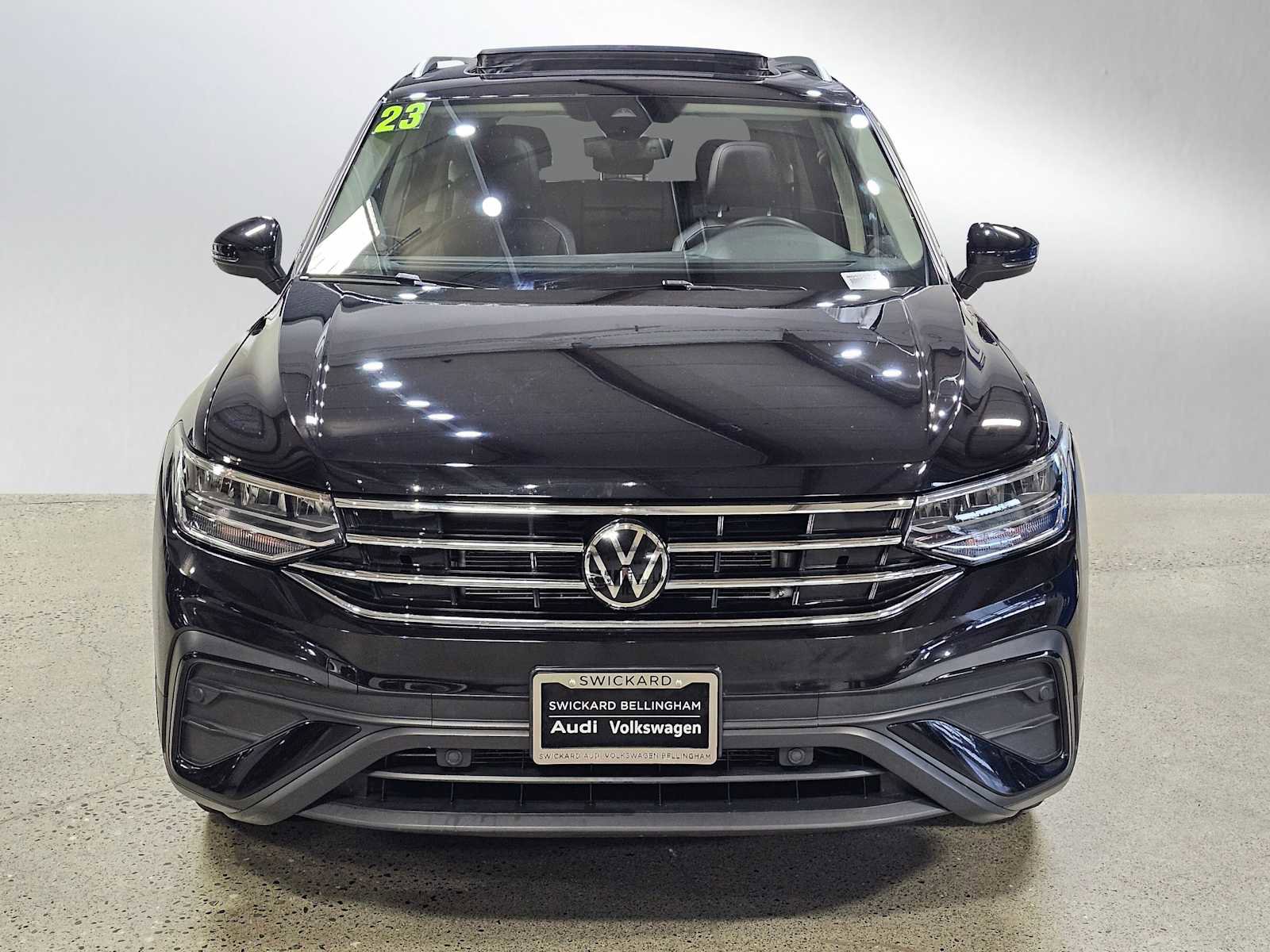 Used 2023 Volkswagen Tiguan SE w/ Panoramic Sunroof Package image 8