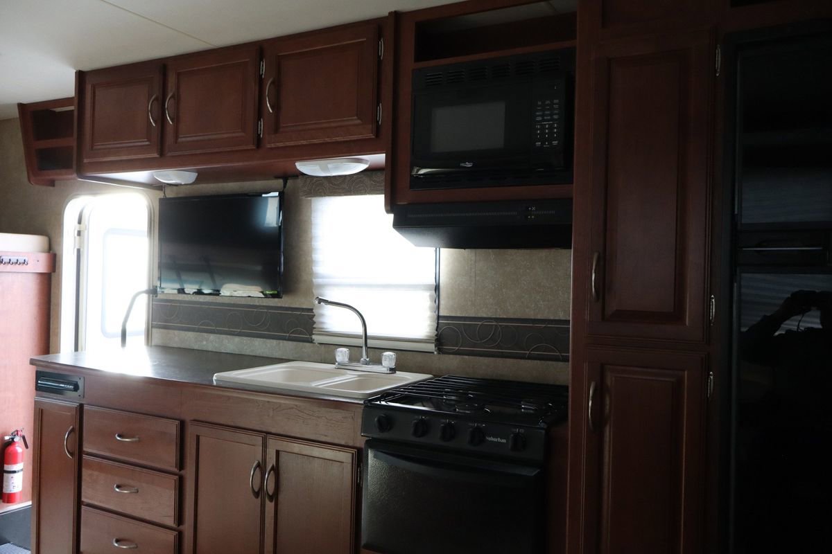 Used 2015 Ford E-450 and Econoline 450 Super Duty w/ Motorhome Prep Package image 39