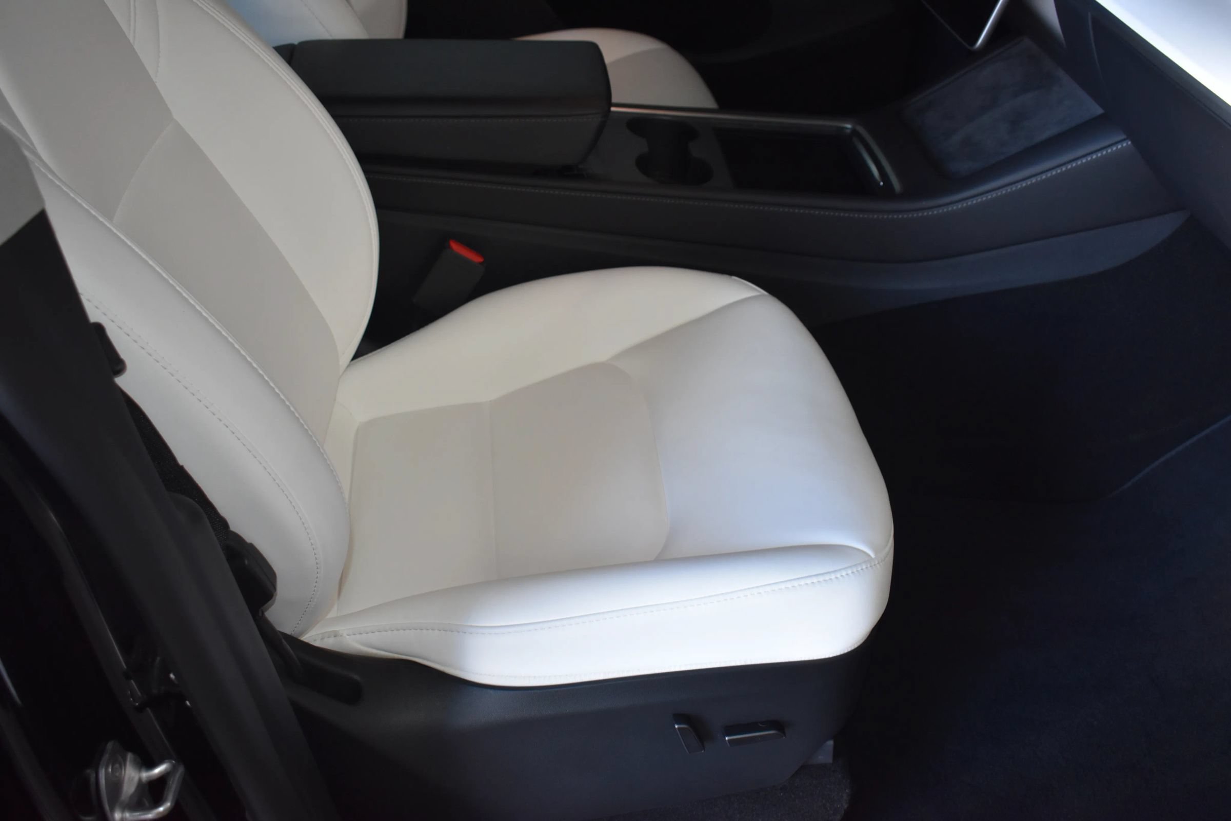 Used 2025 Tesla Model Y Long Range AWD/4WD image 12
