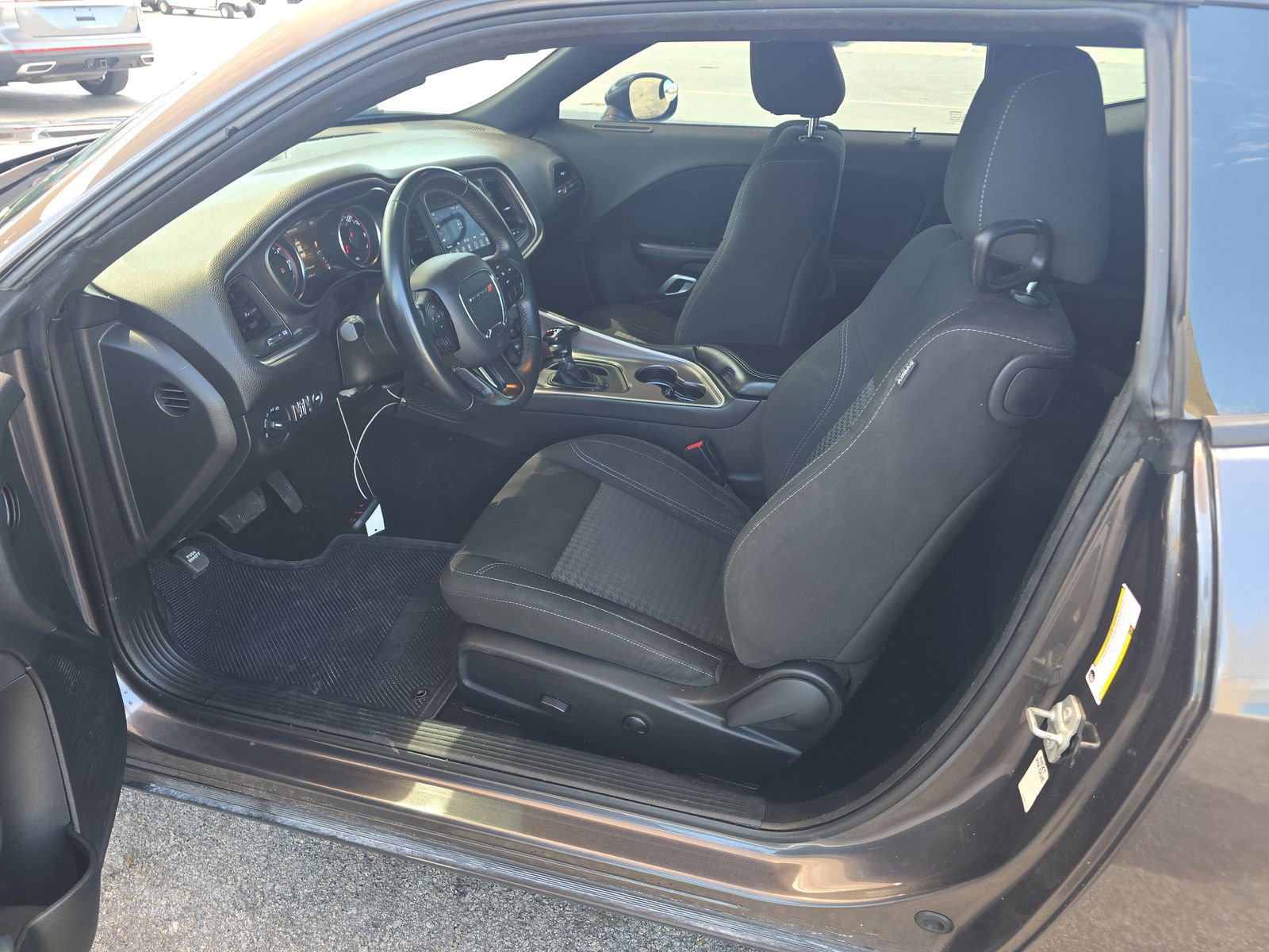 Used 2022 Dodge Challenger SXT RWD image 10