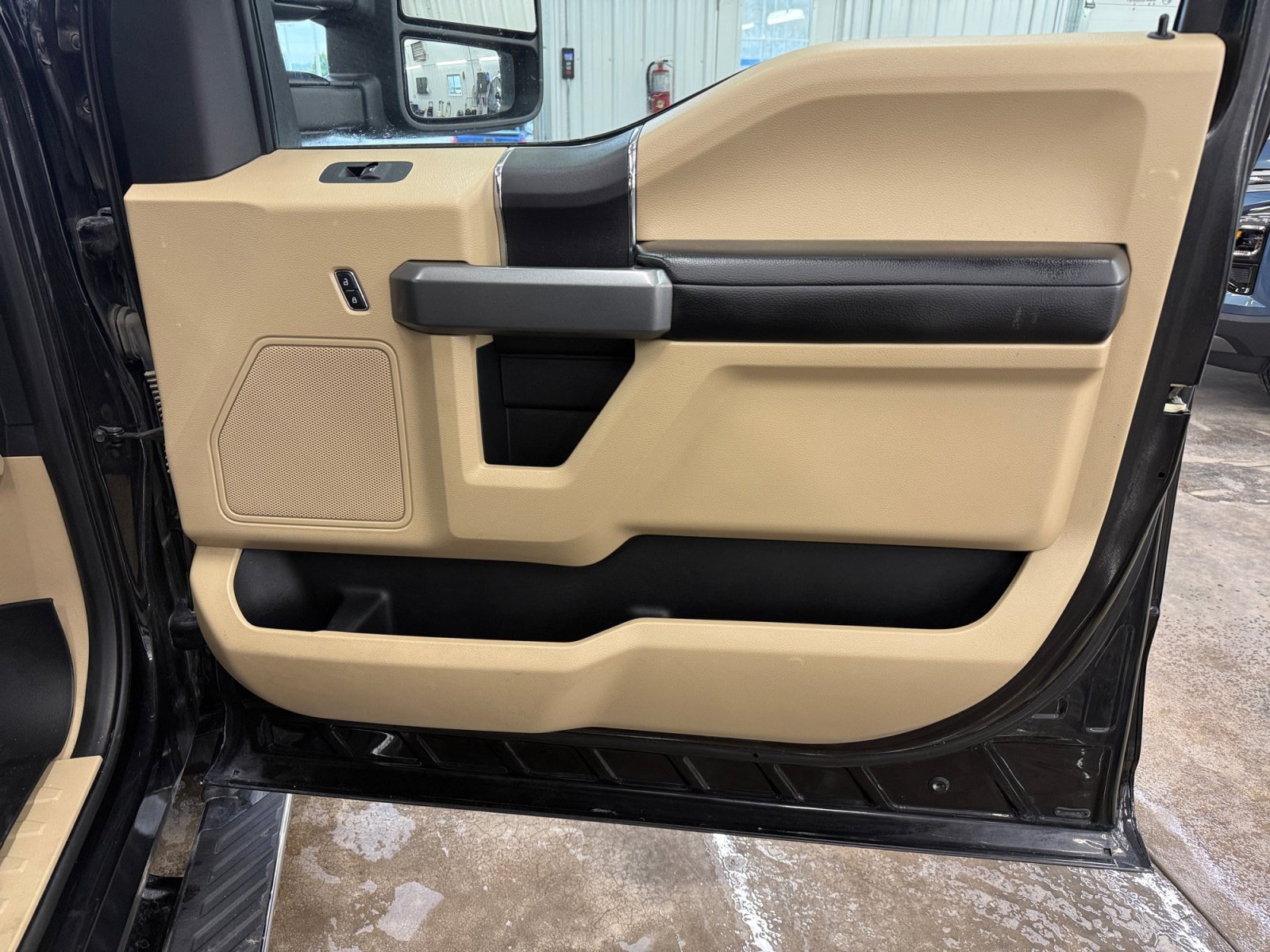 Used 2015 Ford F150 XLT AWD/4WD image 25