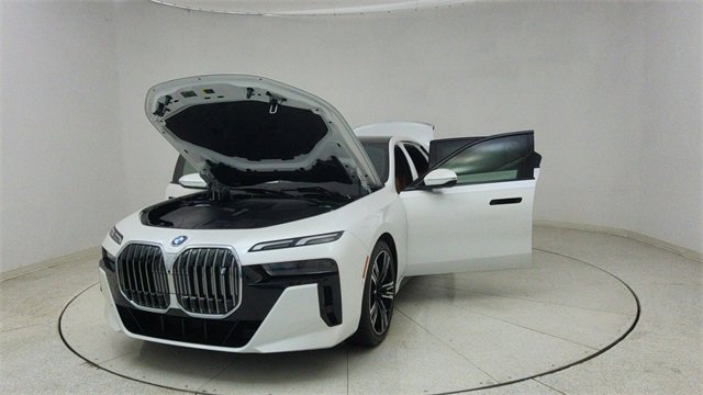 Used 2023 BMW i7 xDrive60 image 73