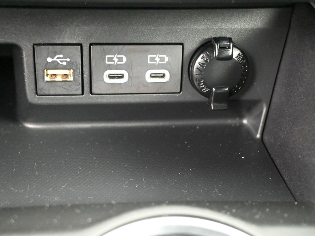 Used 2023 Toyota Highlander XLE image 14