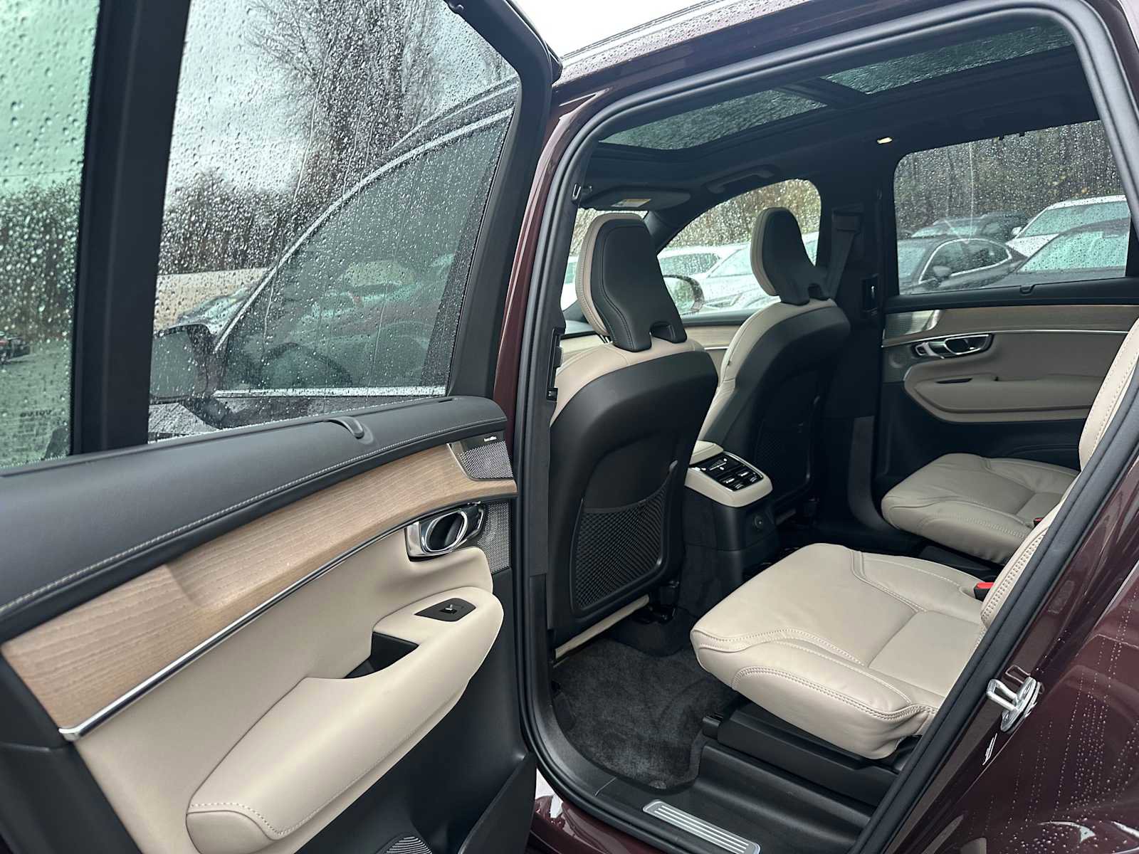 Certified 2025 Volvo XC90 T8 Ultra image 16