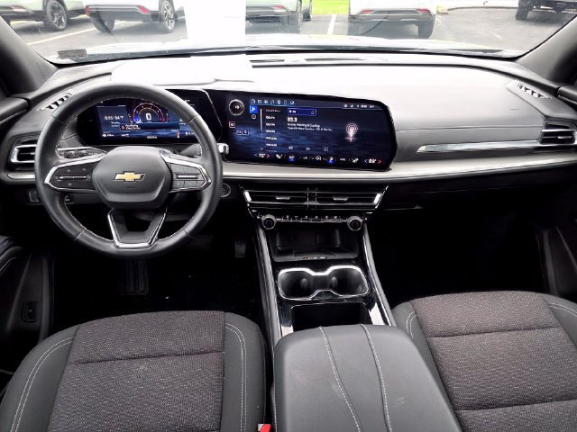 Used 2025 Chevrolet Traverse LT AWD/4WD image 11