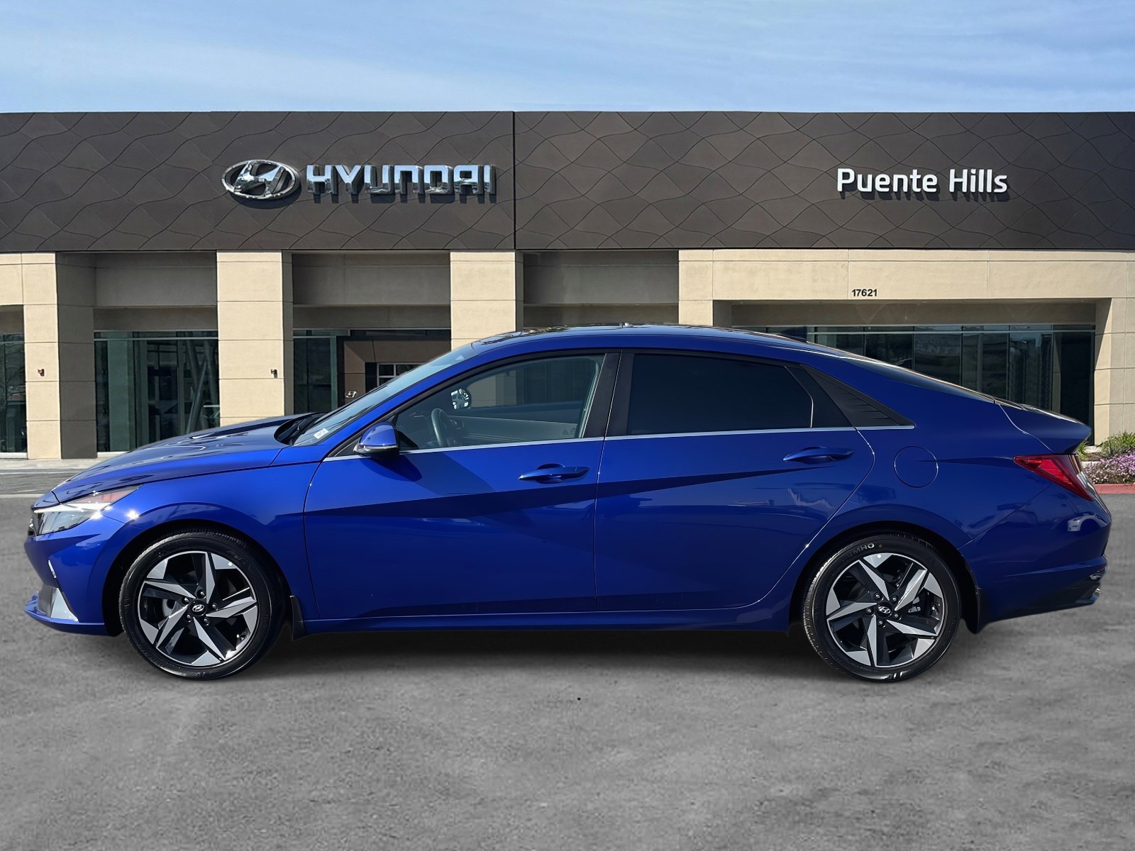 Certified 2023 Hyundai Elantra Limited image 3