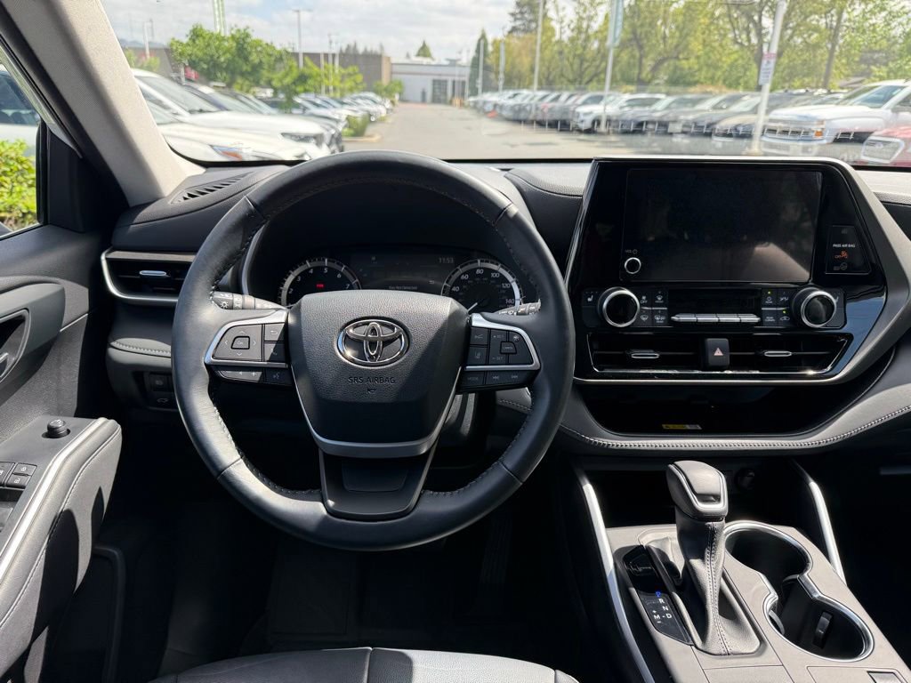 Used 2023 Toyota Highlander XLE FWD image 22