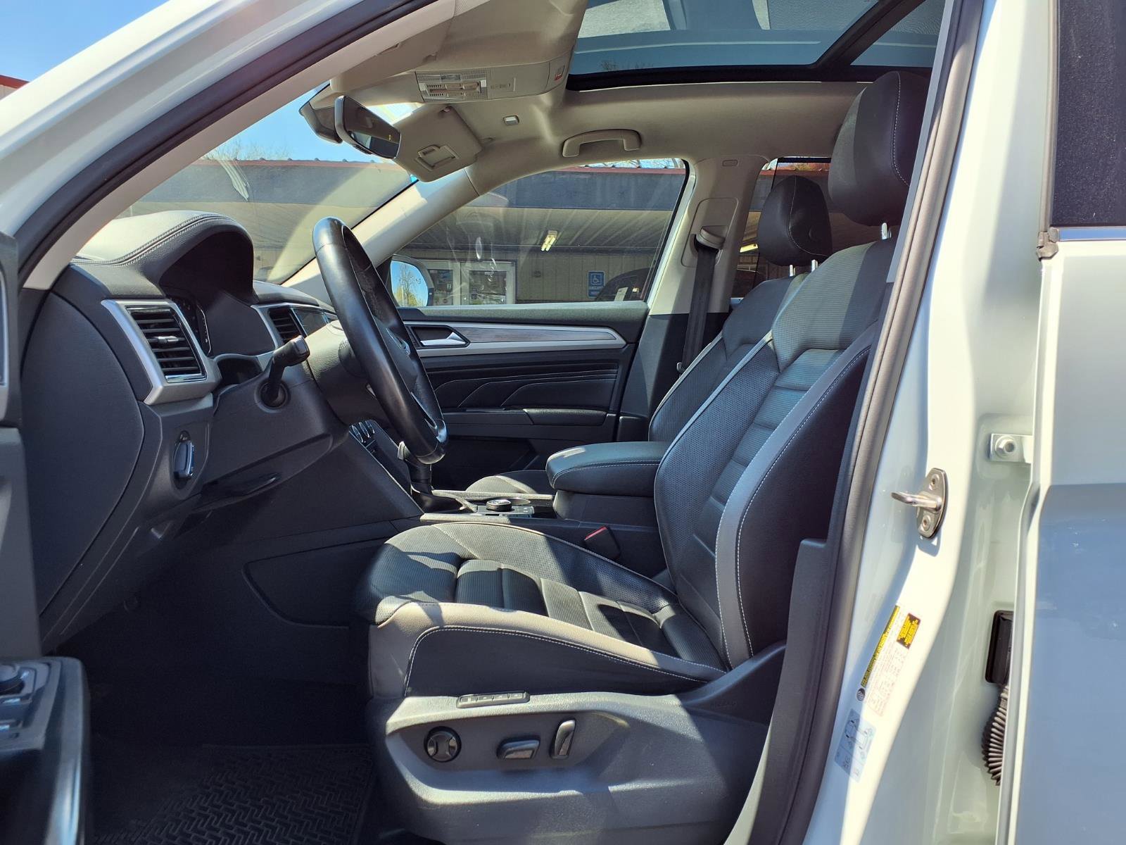 Used 2021 Volkswagen Atlas SEL Premium image 12