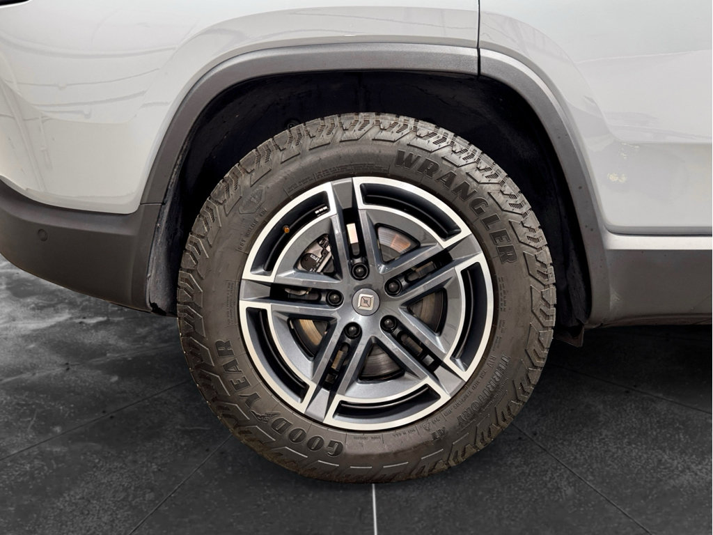Used 2025 Rivian R1S Adventure Dual AWD/4WD image 37