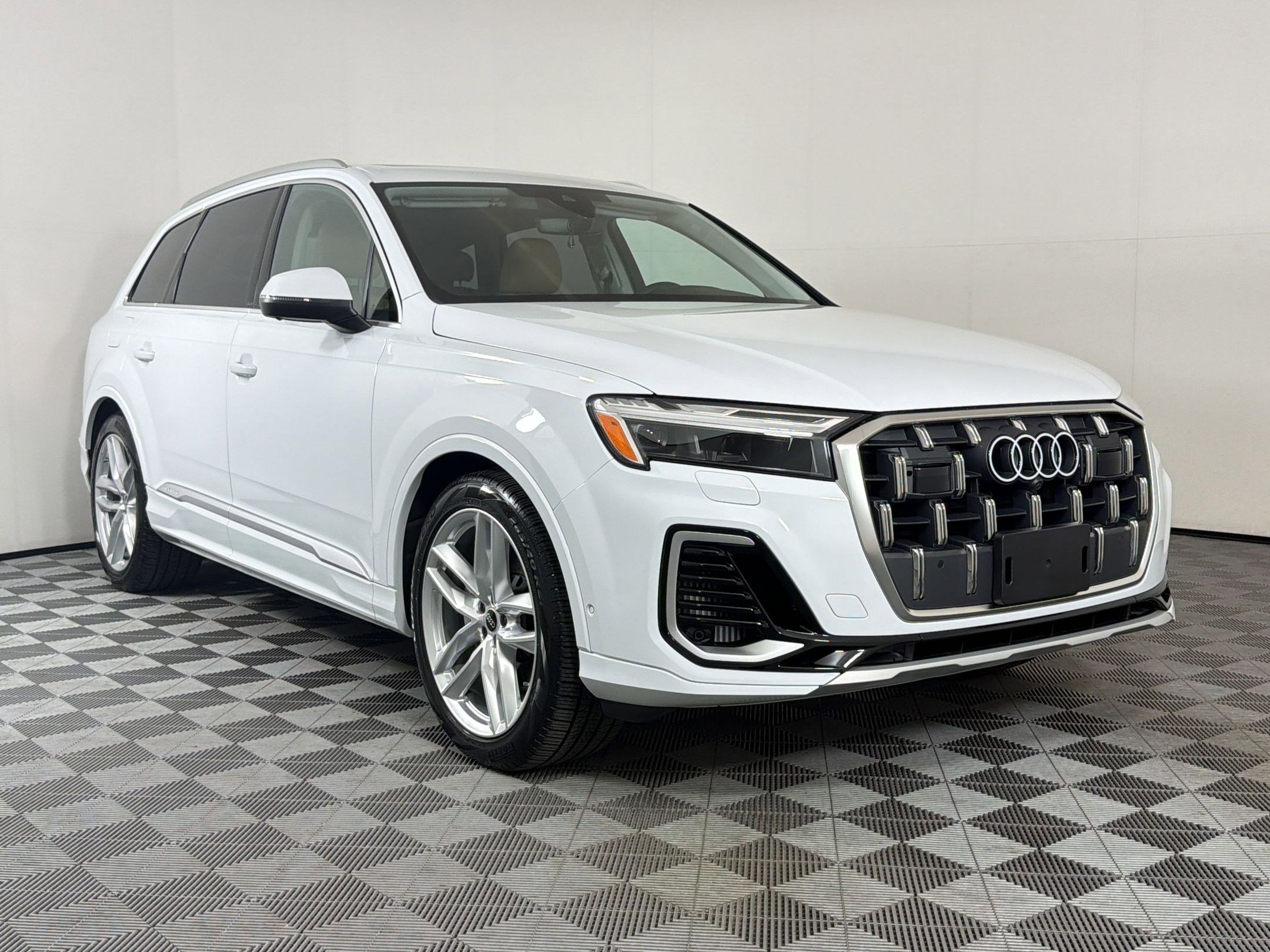 Certified 2025 Audi Q7 3.0T Premium Plus w/ Premium Plus Package AWD/4WD image 7