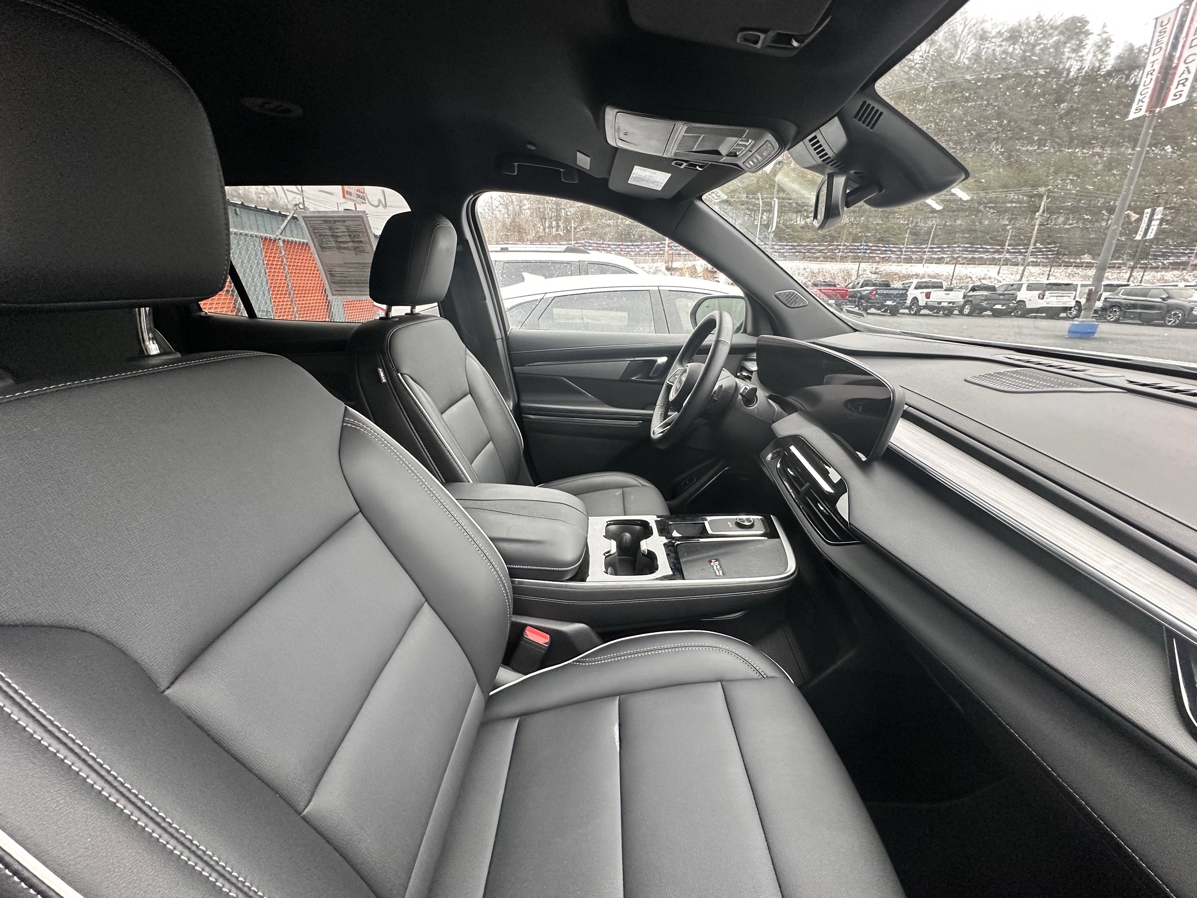 Used 2025 Buick Enclave Preferred image 9