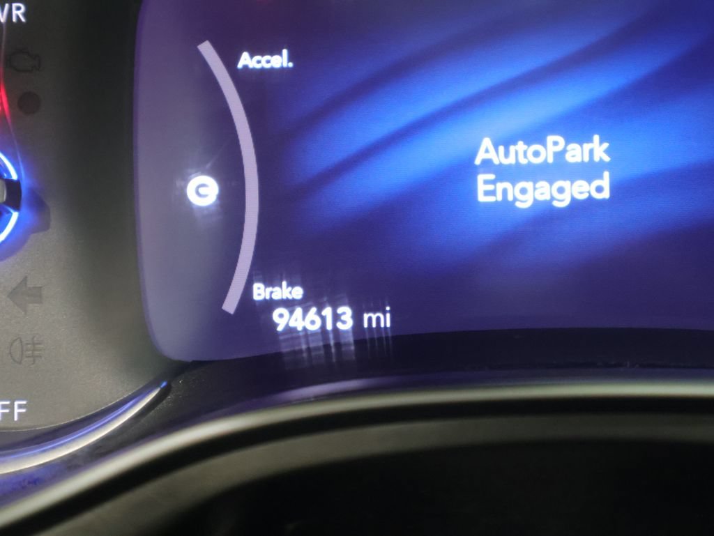Used 2021 Chrysler Pacifica Limited w/ Uconnect Theater Family Group FWD image 34
