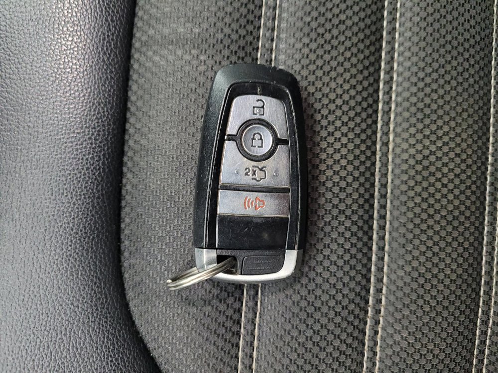 Used 2018 Ford Fusion SE w/ Equipment Group 201A FWD image 32
