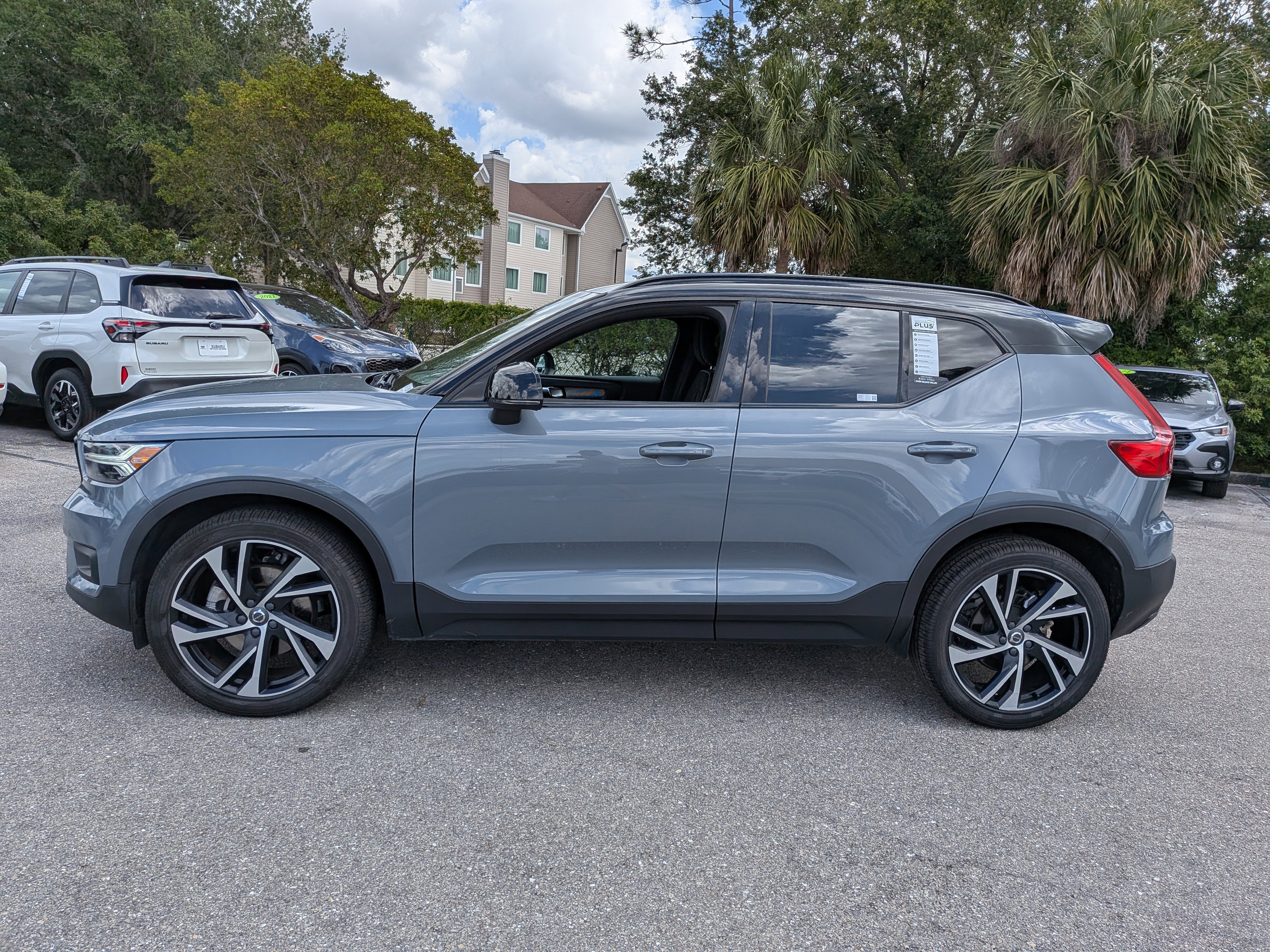 Used 2021 Volvo XC40 T4 R-Design w/ Protection Package Premier image 7