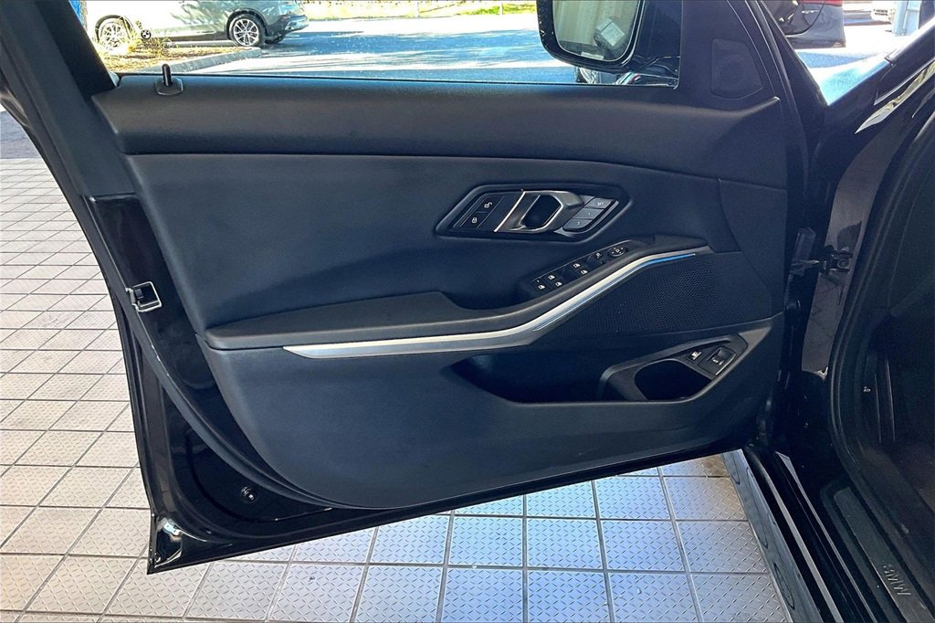 Used 2024 BMW 330e xDrive image 2