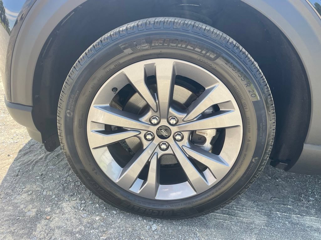 Used 2022 Ford Explorer XLT w/ Equipment Group 202A AWD/4WD image 26