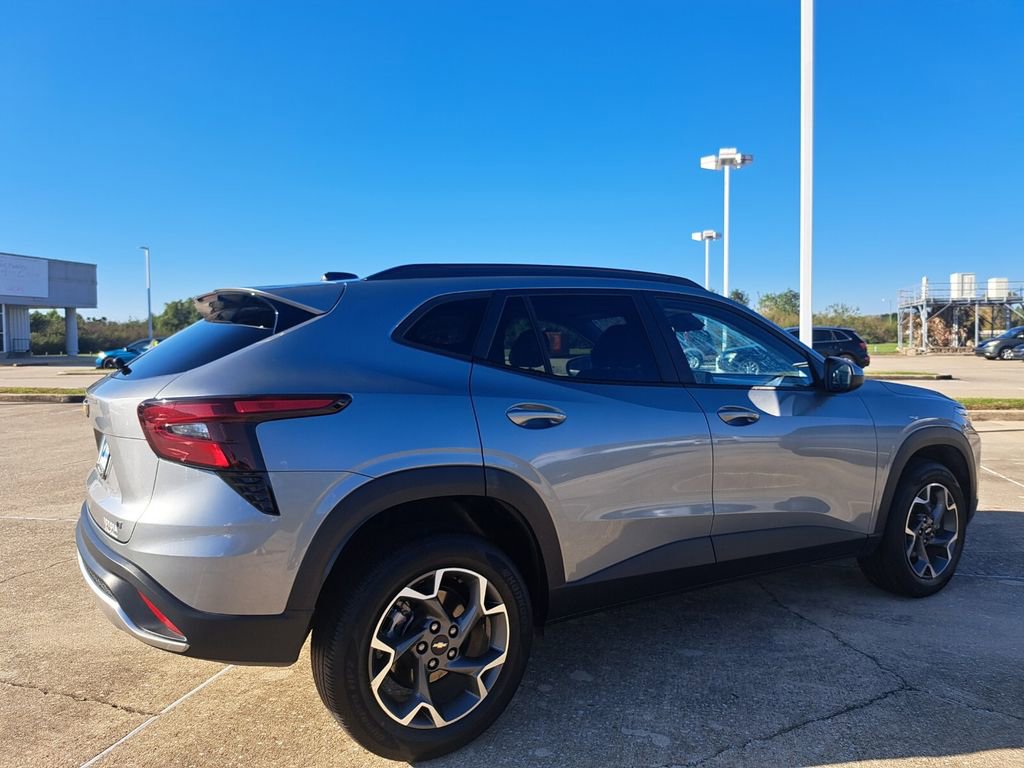 Used 2024 Chevrolet Trax LT image 5