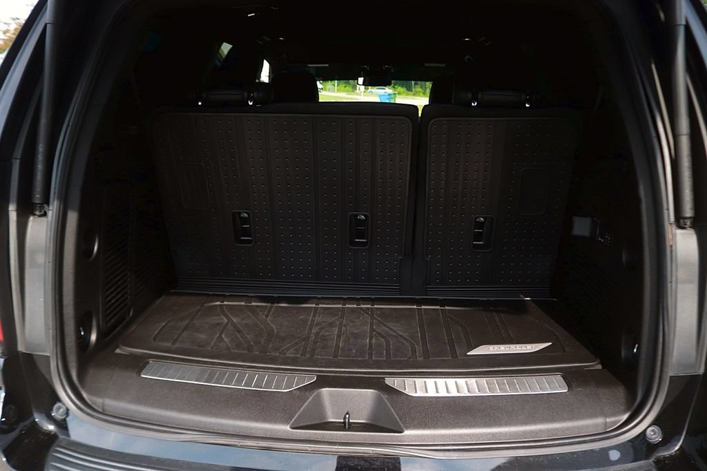 Used 2023 Chevrolet Tahoe Z71 w/ Luxury Package AWD/4WD image 18