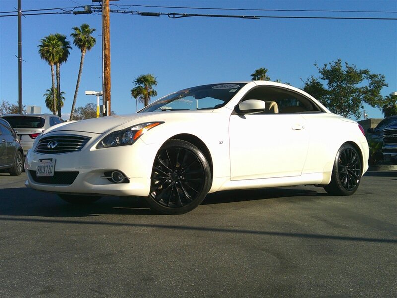 Used 2014 INFINITI Q60 Convertible w/ Premium Package RWD image 2