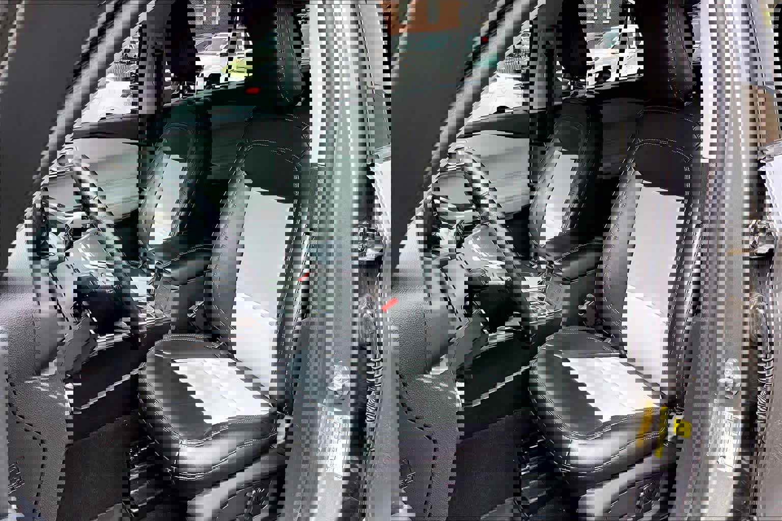 Used 2022 Ford Explorer XLT w/ Equipment Group 202A AWD/4WD image 8