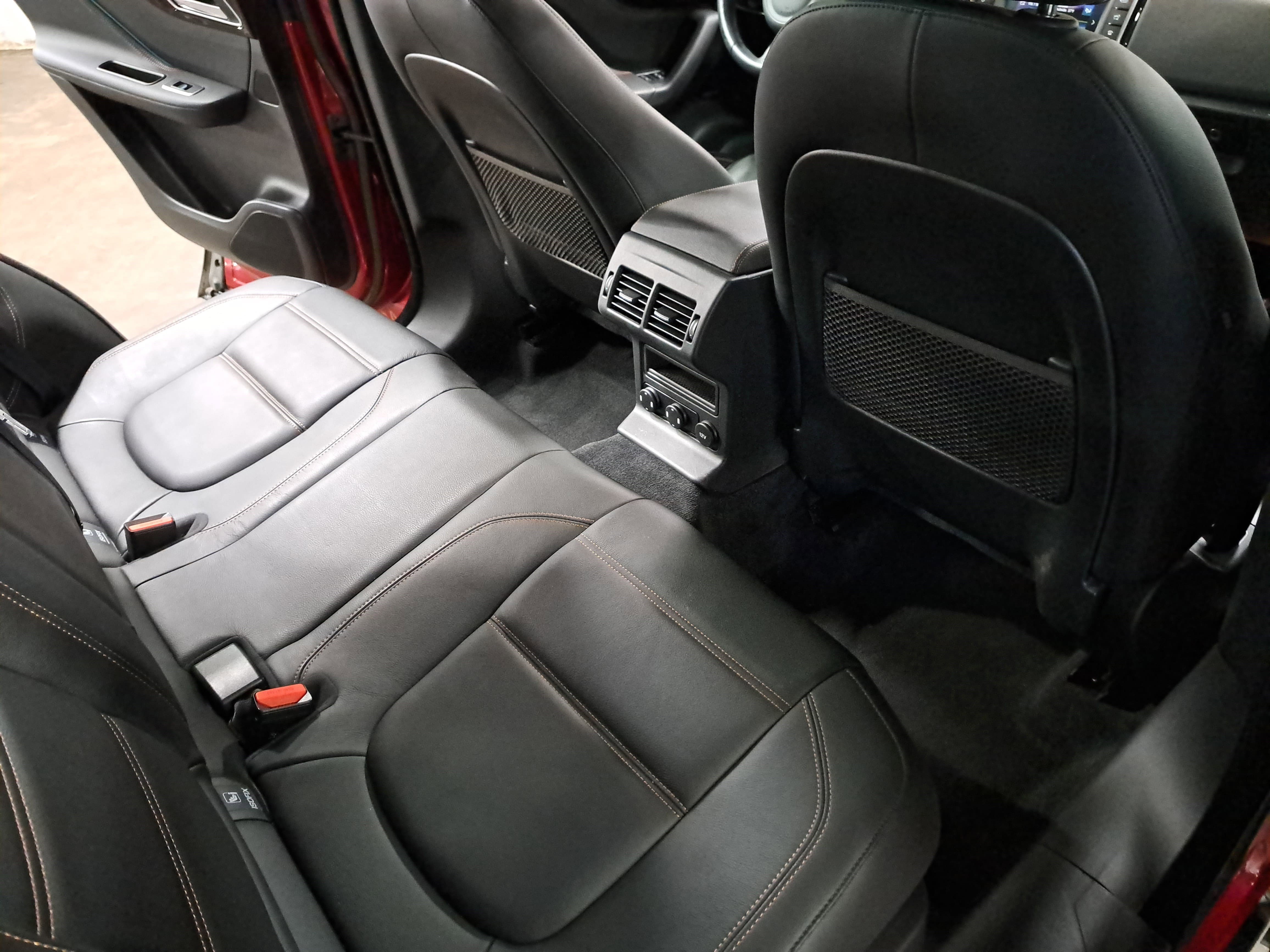 Used 2018 Jaguar F-PACE Prestige image 11