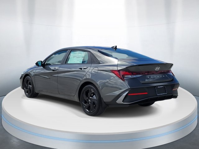 New 2026 Hyundai Elantra SEL Sport FWD image 3