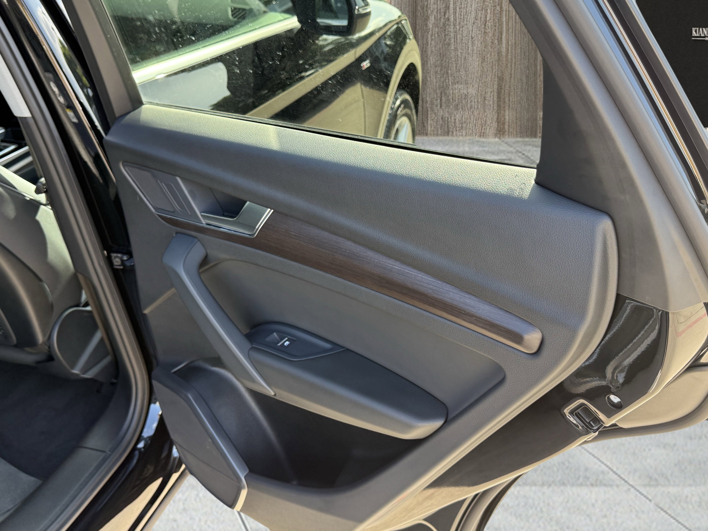 Used 2024 Audi Q5 e Premium w/ Convenience Package image 38