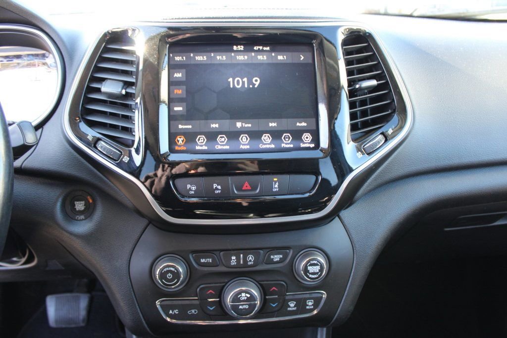Used 2021 Jeep Cherokee Limited image 17
