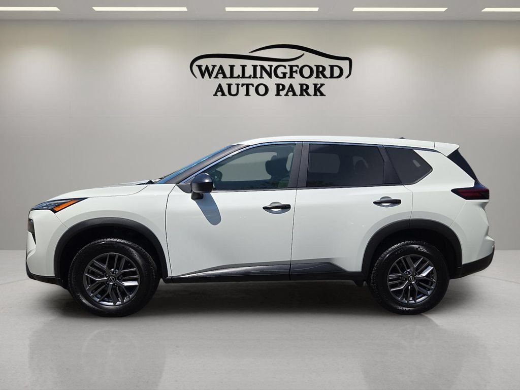 Used 2024 Nissan Rogue S AWD/4WD image 2