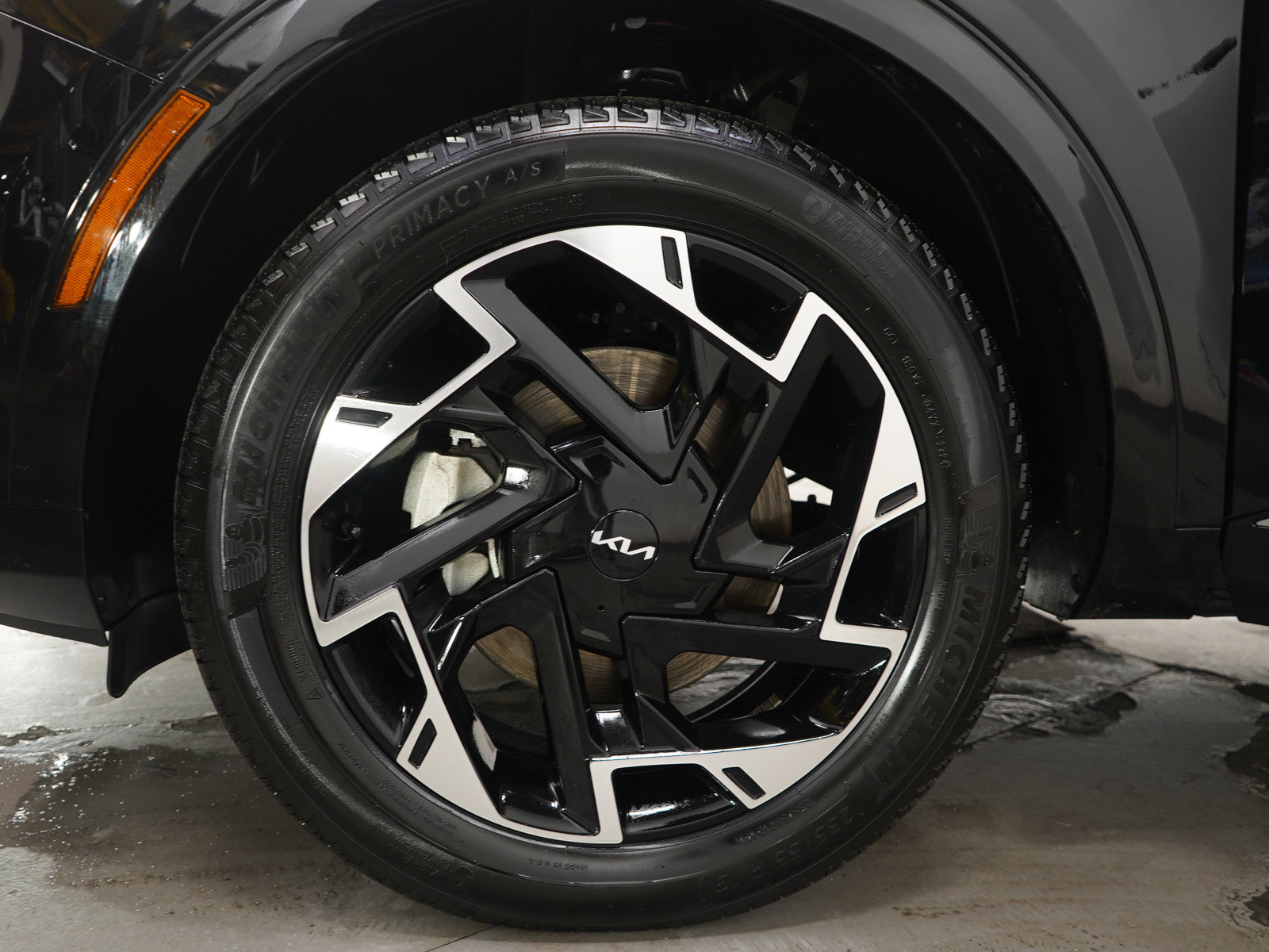 Used 2025 Kia Sportage SX image 32