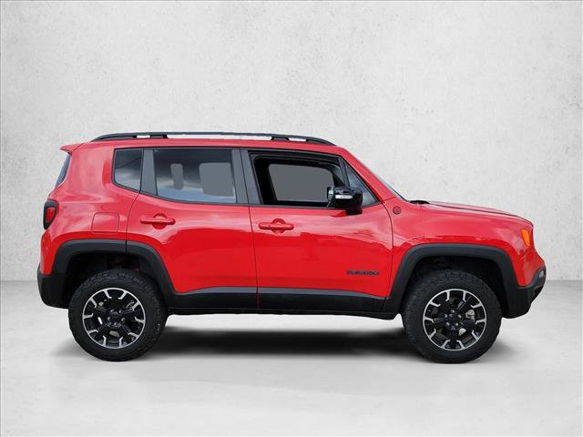 Used 2023 Jeep Renegade Latitude w/ Sun/Sound Group AWD/4WD image 4