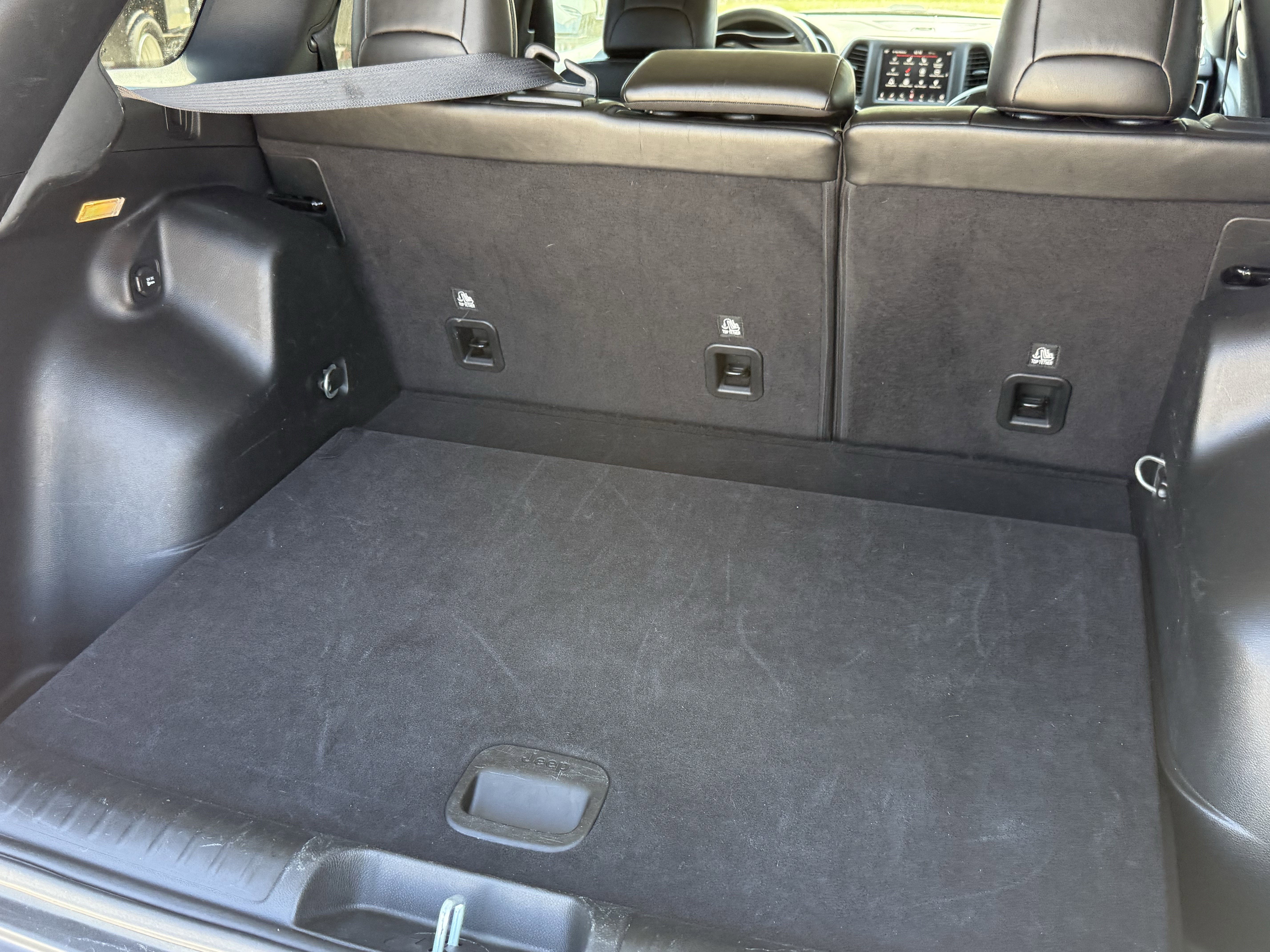 Used 2023 Jeep Cherokee Altitude Lux image 32