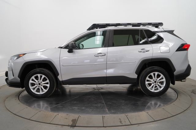 Used 2022 Toyota RAV4 LE image 4