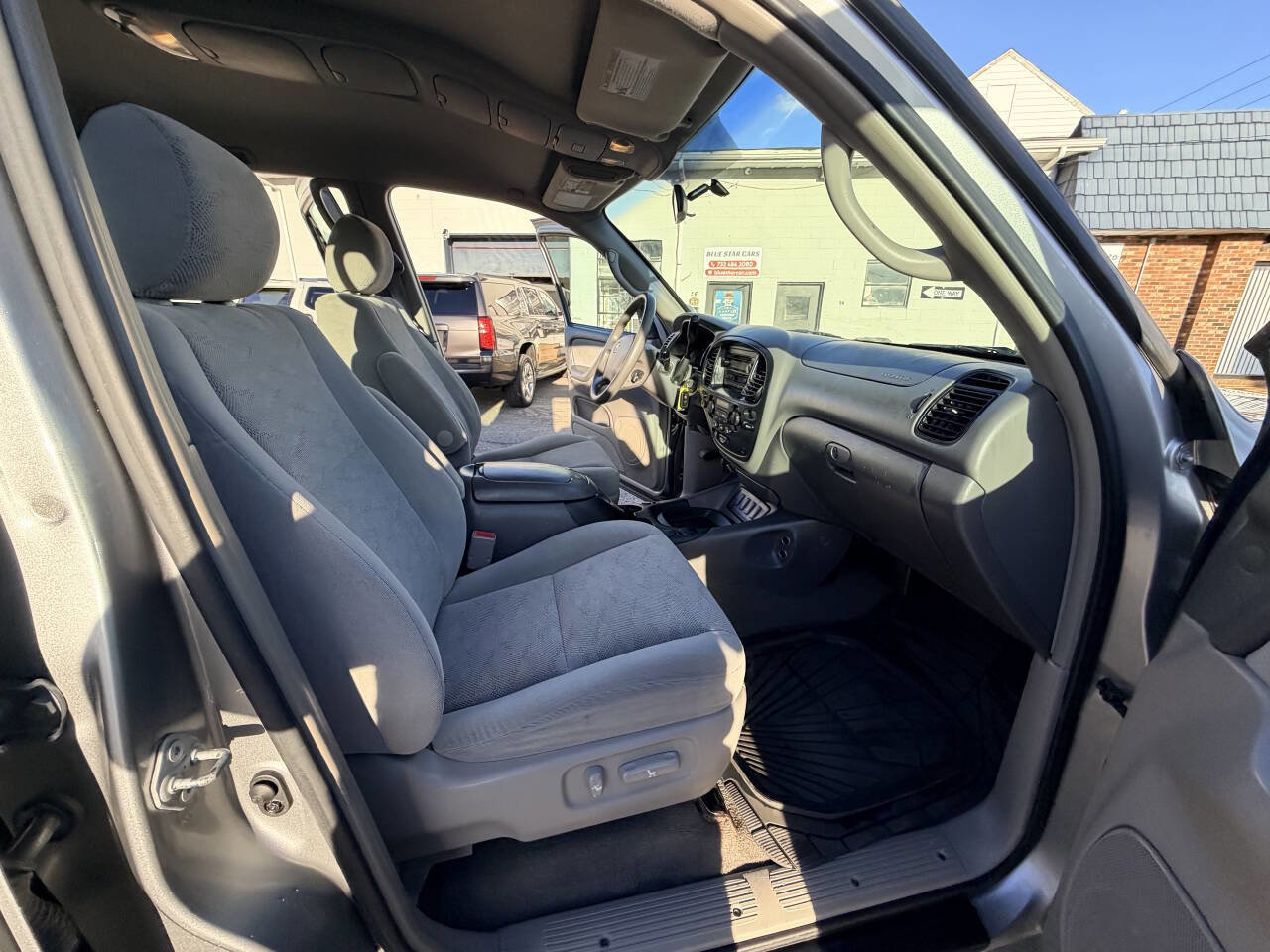 Used 2005 Toyota Sequoia SR5 image 38