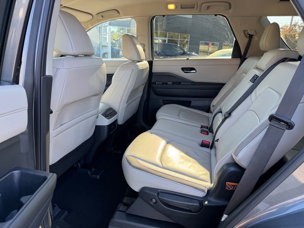 Certified 2025 Nissan Pathfinder SL image 11