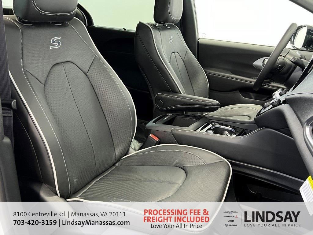 New 2026 Chrysler Pacifica Limited w/ S Appearance Package FWD image 12